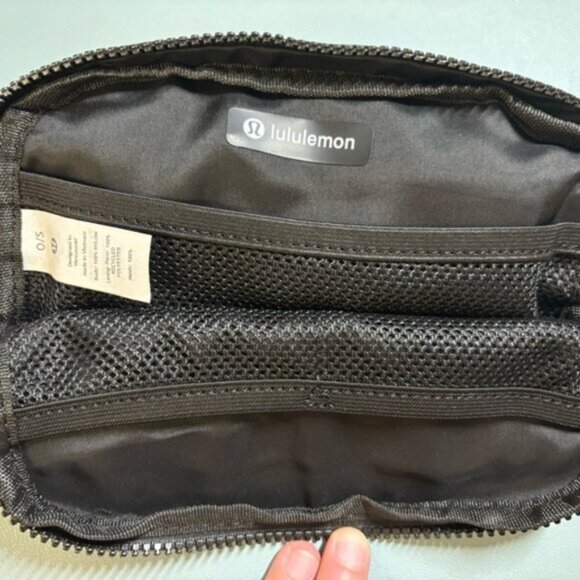 Lululemon everywhere belt bag 1L Black & White Pack of 2 - Picture 13 of 13